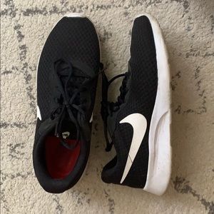 Black Nike Tanjun Sneaker